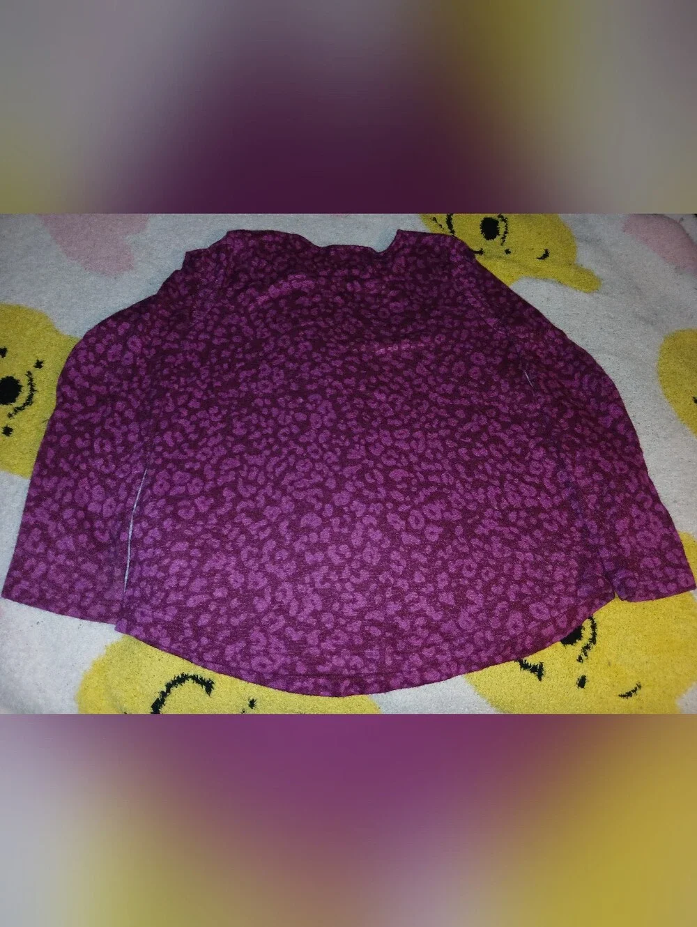Pre-loved Gilr's Old Navy Long-Sleeve Magenta Leopard Print Top.